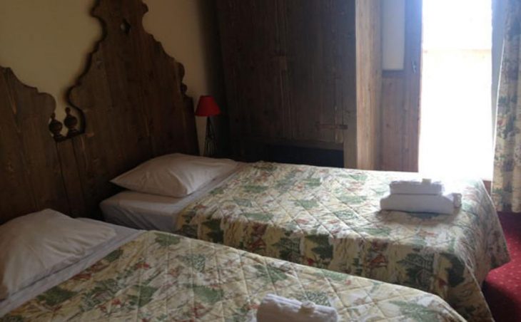 Chalet Petit Ours, Les Arcs, France. Twin bedded room